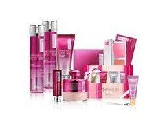 化妝品批發與零售 行業雙輪驅動的商業模式解析